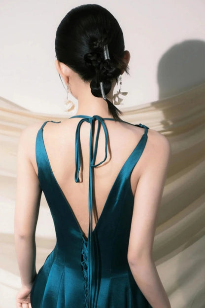 Robe de soirée longue en satin à col en V et coupe trapèze J8383