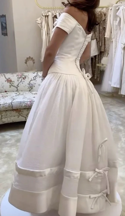 Robe de mariée longue à épaules dénudées et coupe trapèze, simple, J8150