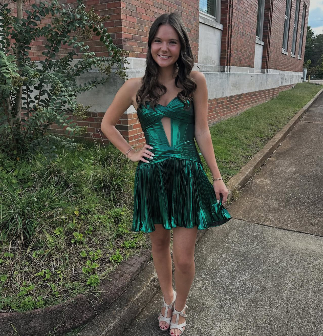 Robe de bal courte plissée verte coupe trapèze J8543