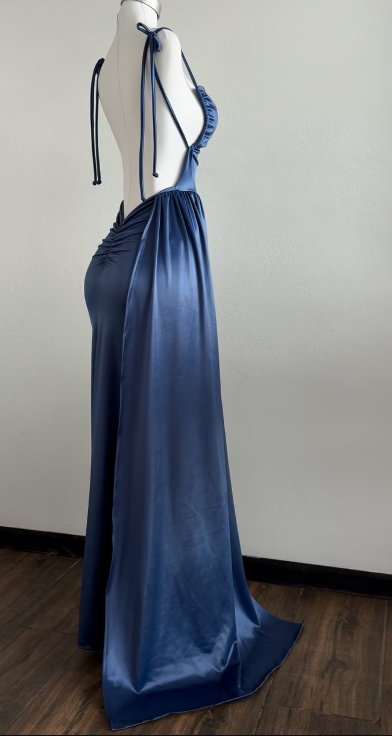 Robe de bal longue en satin bleu à bretelles spaghetti, dos nu, robe de soirée sexy J8595