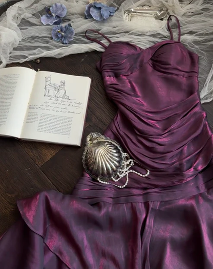 Robe longue violette à bretelles spaghetti et volants à volants J8535