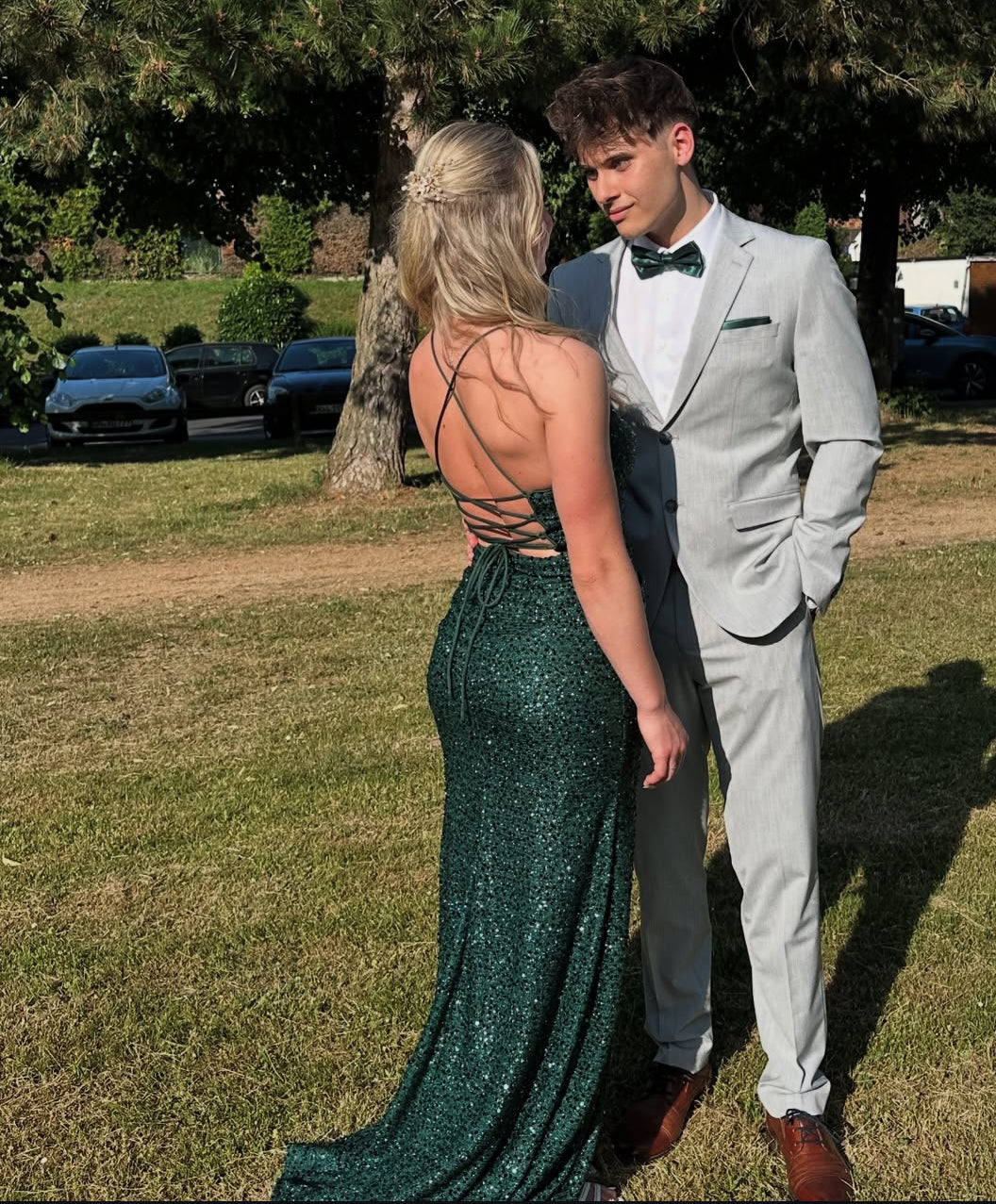 Robe de soirée longue verte à bretelles spaghetti et paillettes J7863
