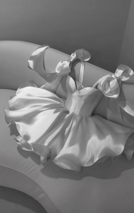 Weißes A-Linie Satin Homecoming-Kleid, kurzes Partykleid J7261