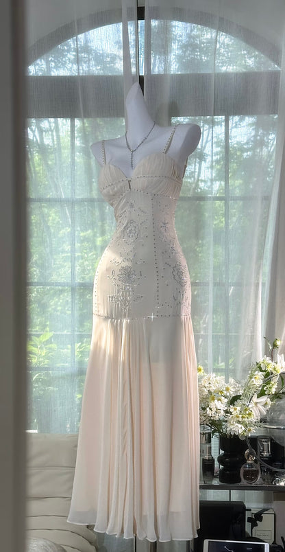 Spaghettiträger Beige Meerjungfrau Ballkleid Perlenbesetztes Abendkleid J7716