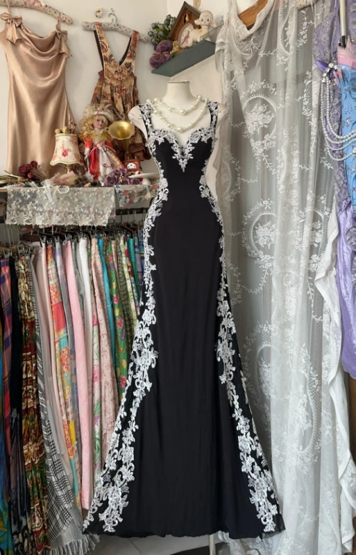 Robe de bal longue sirène noire avec appliques blanches J8666