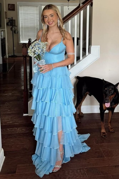 Robe de bal longue bleu clair à bretelles et volants, coupe trapèze, avec fente J5854