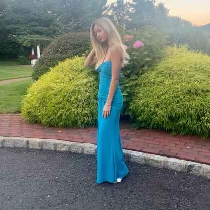 Robe de bal longue bleue à col en cœur et fourreau J5864