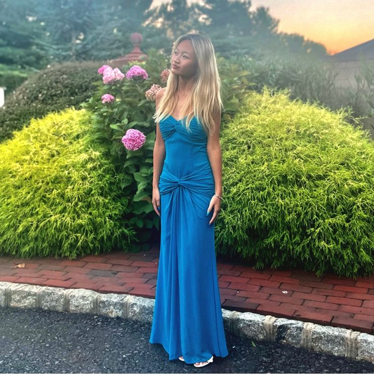 Robe de bal longue bleue à col en cœur et fourreau J5864
