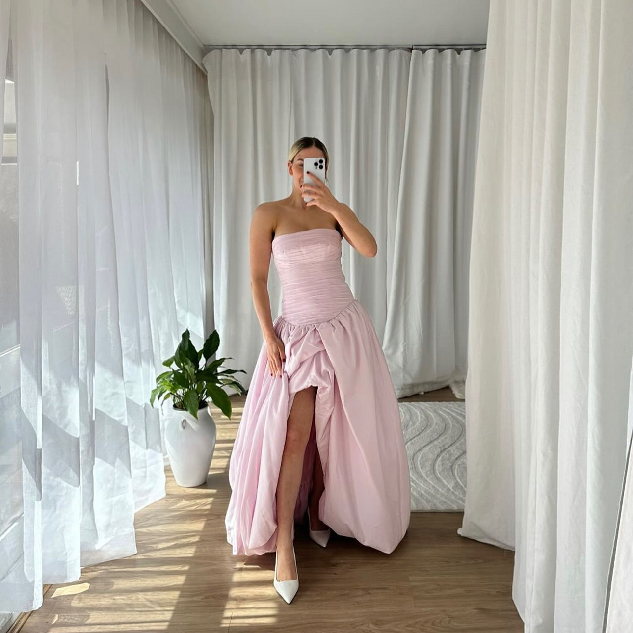 Robe de bal rose bustier coupe trapèze avec fente J5874