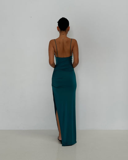 Robe de soirée en satin vert à bretelles spaghetti J5913