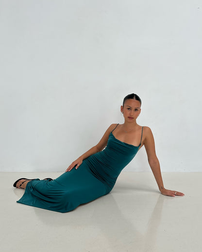Robe de soirée en satin vert à bretelles spaghetti J5913
