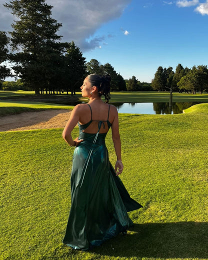 Robe de bal longue verte à col en V et dos nu J5918