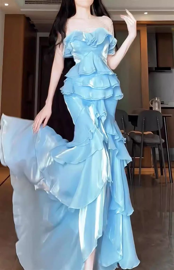 Robe de bal longue sirène sans bretelles bleu ciel à volants J5971