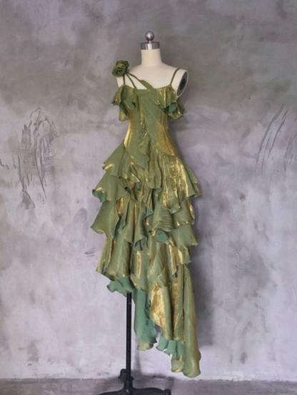 Robe de bal verte à bretelles spaghetti et à volants J5972