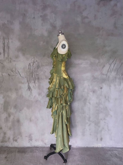 Robe de bal verte à bretelles spaghetti et à volants J5972