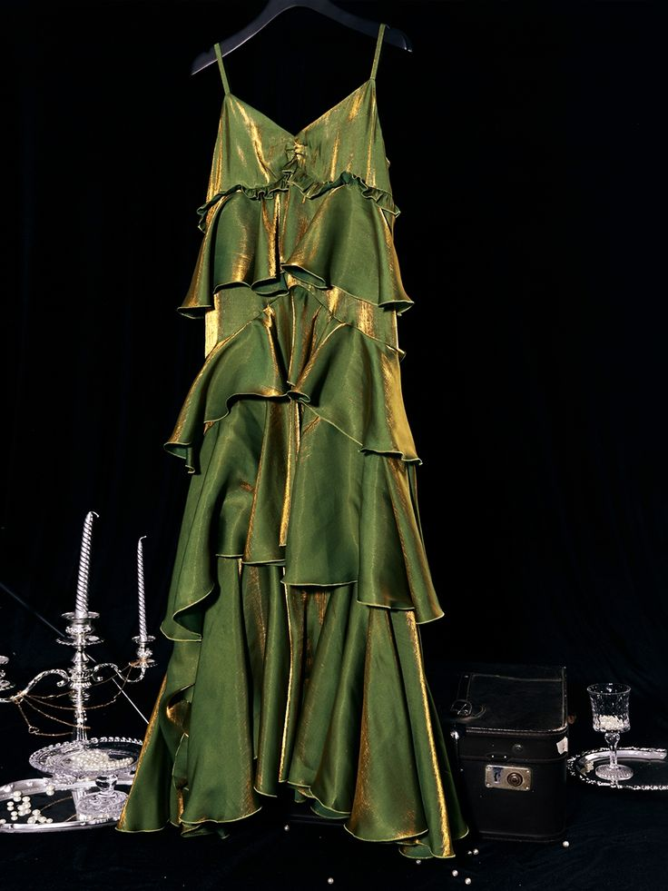 Robe de soirée longue verte à volants J5973