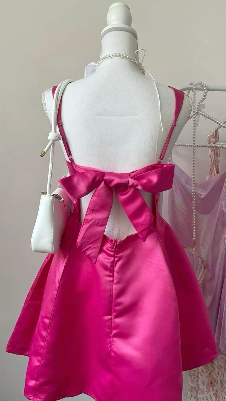 Robe de bal courte rose vif élégante en satin, coupe trapèze, J5981