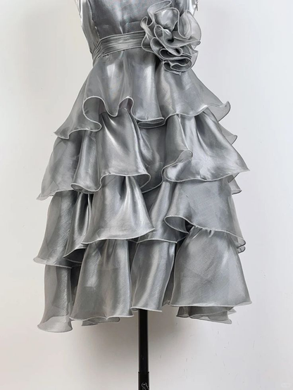 Silbernes gestuftes Homecoming-Kleid mit Spaghettiträgern J7601