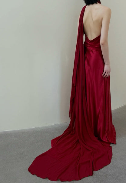 Robe de soirée sirène bordeaux en satin à col licou J7255