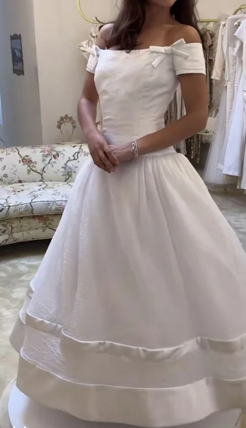 Robe de mariée longue à épaules dénudées et coupe trapèze, simple, J8150