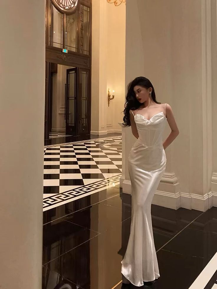 Meerjungfrau Spaghettiträger Weiß Satin Langes Ballkleid J6003