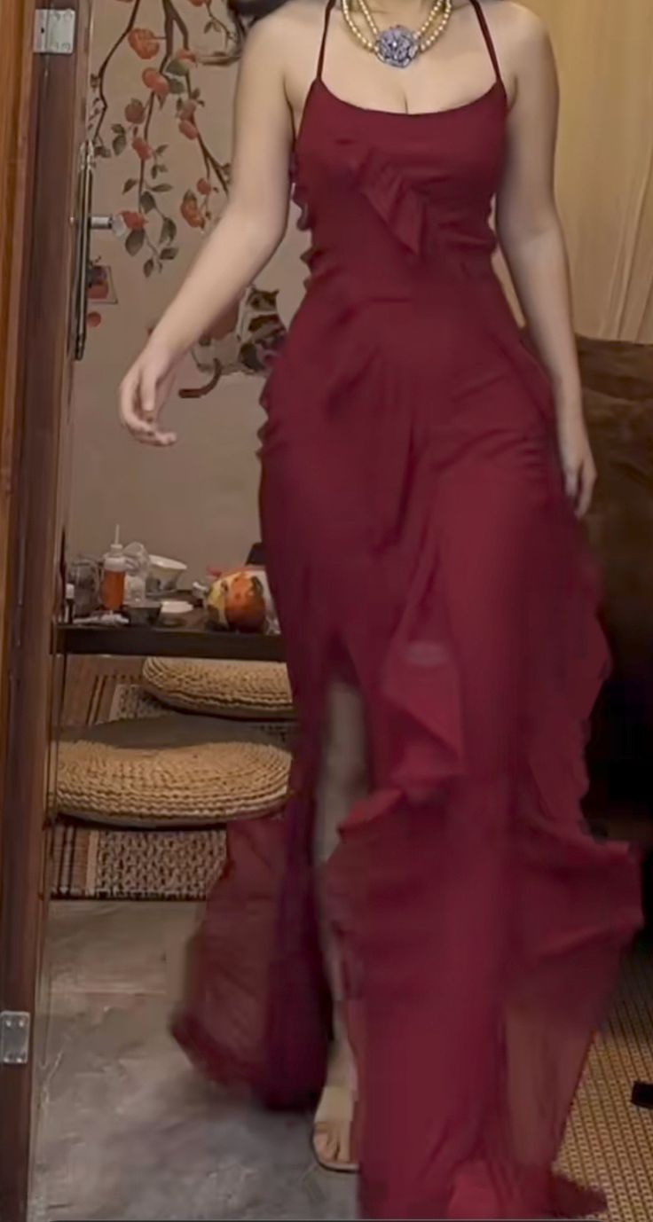 Robe de bal bordeaux à volants et lacets dans le dos J6052