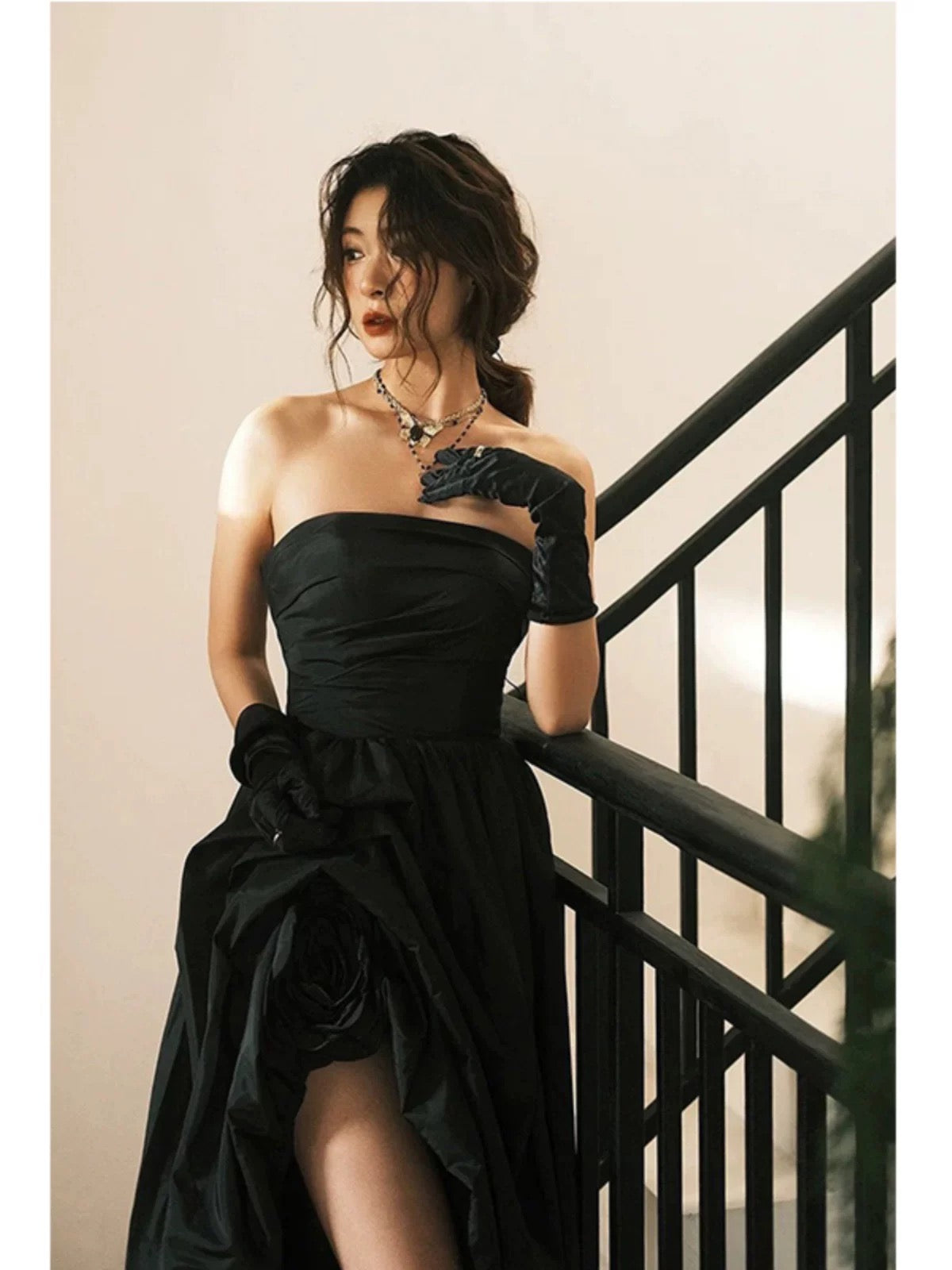 Robe de bal longue noire bustier, coupe trapèze, fendue, J6115