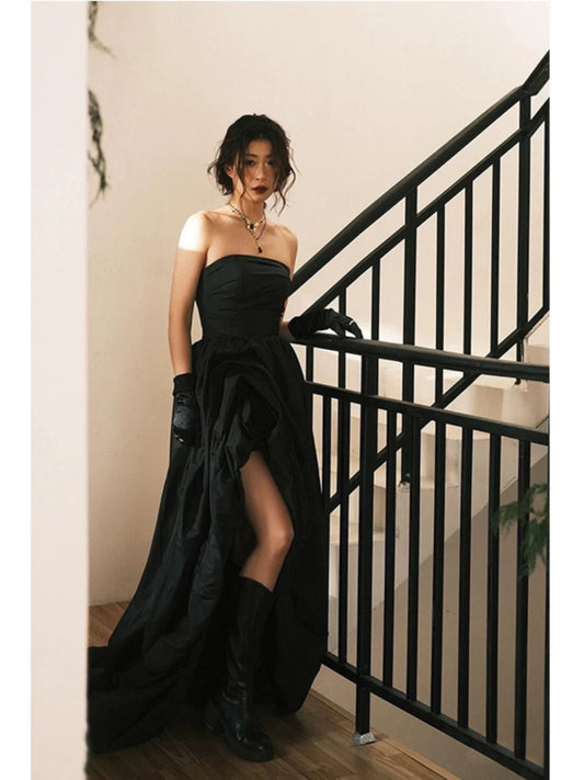 Trägerloses schwarzes langes Ballkleid in A-Linie mit Schlitz J6115