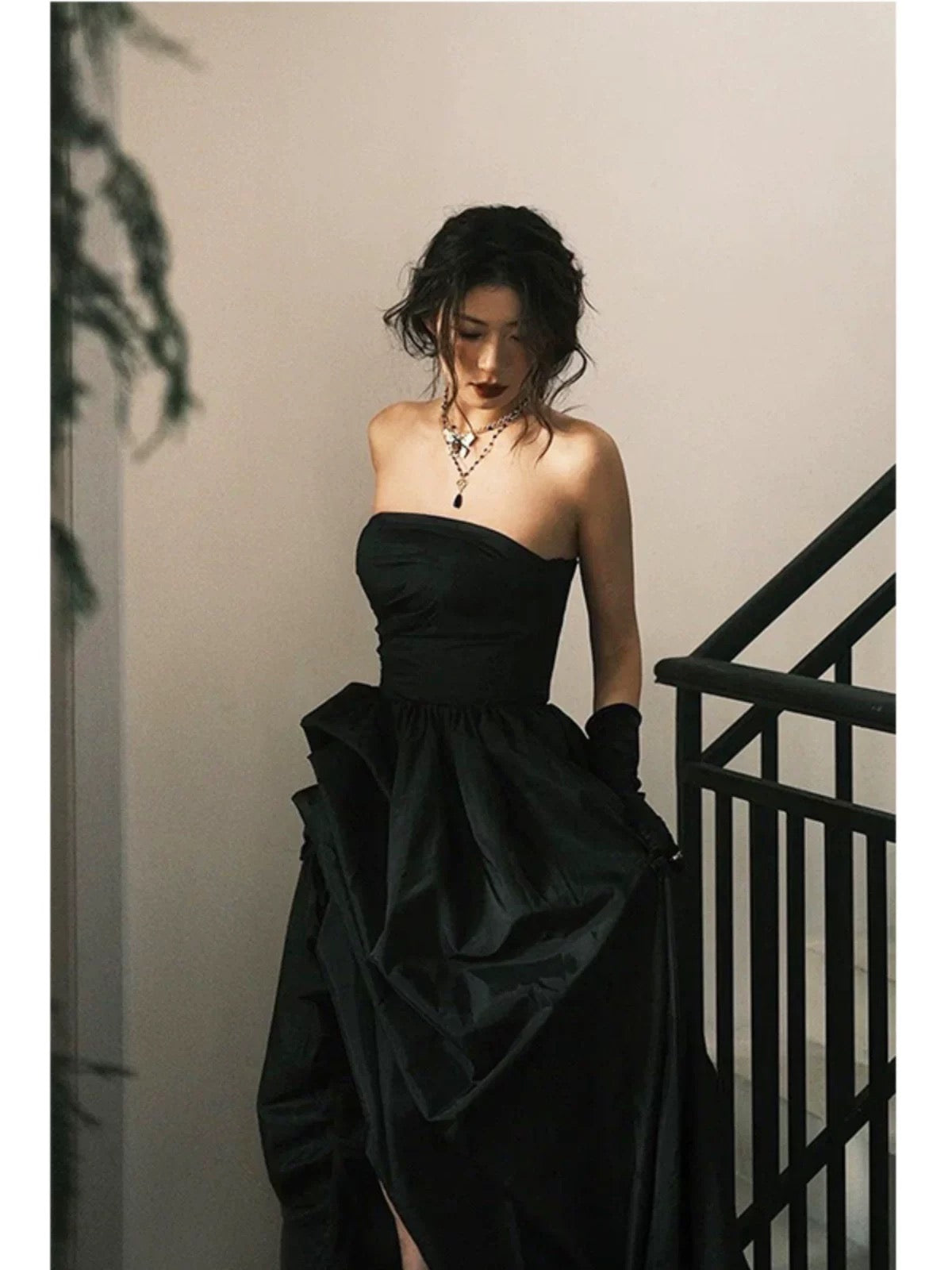 Robe de bal longue noire bustier, coupe trapèze, fendue, J6115