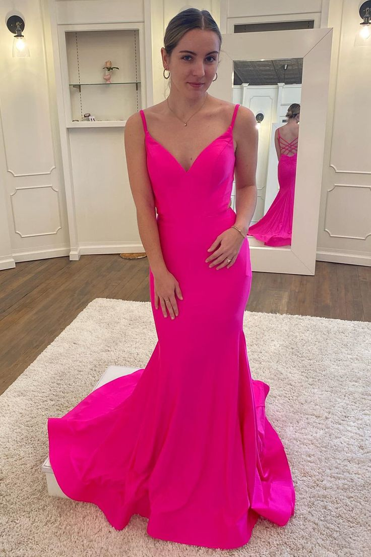 Robe longue sirène rose vif à col en V et dos nu J6136