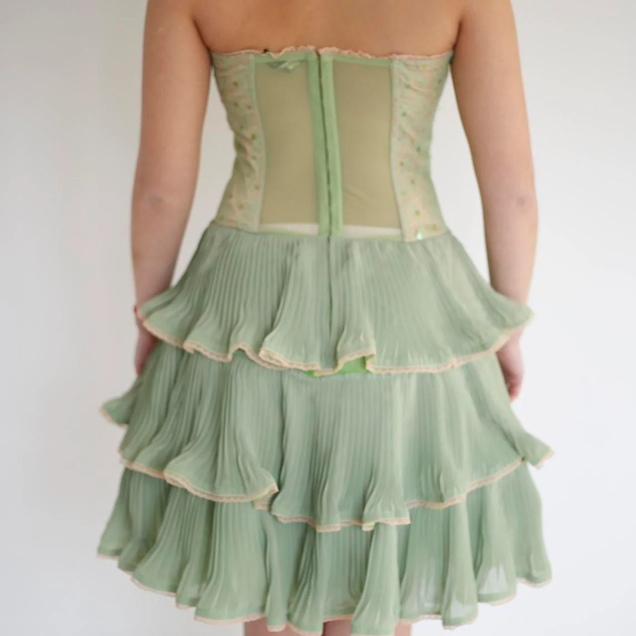 Robe de soirée courte en dentelle verte à volants, coupe trapèze, tenue d'anniversaire J6142