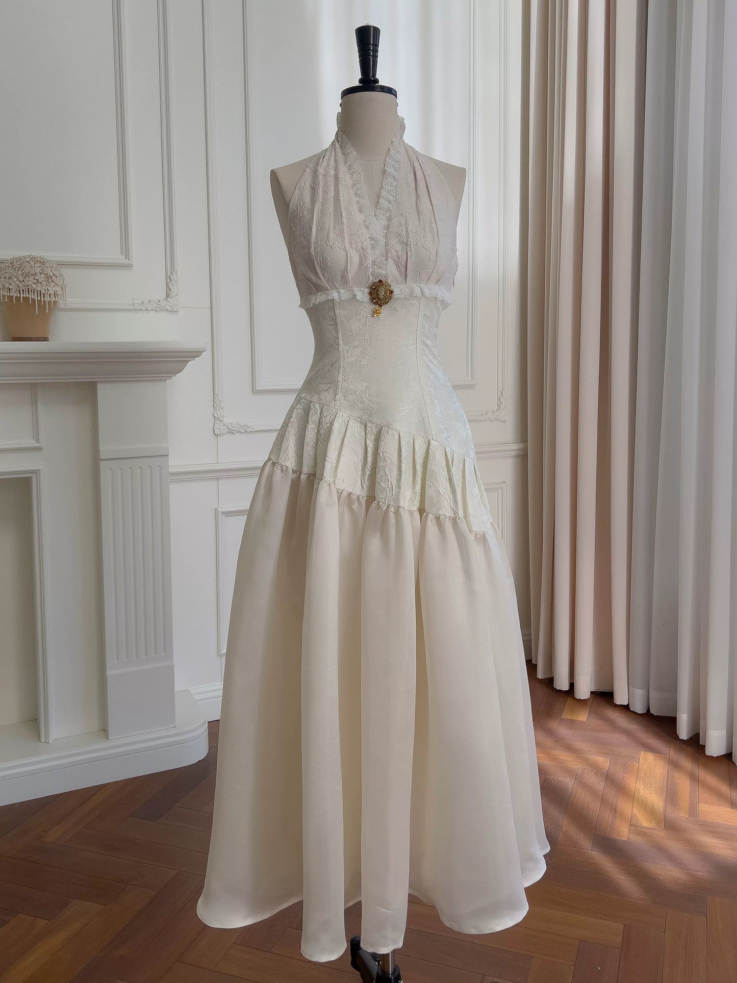 Neckholder-Spitze A-Linie Spitze Ballkleid Chiffon Abendkleider J6158