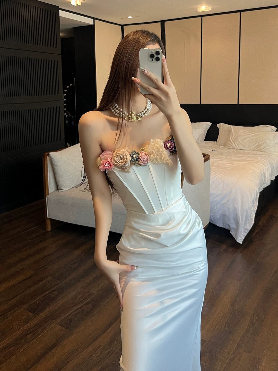 Weißes Meerjungfrau-Satin-Abschlussballkleid mit 3D-Blumenmuster J6164