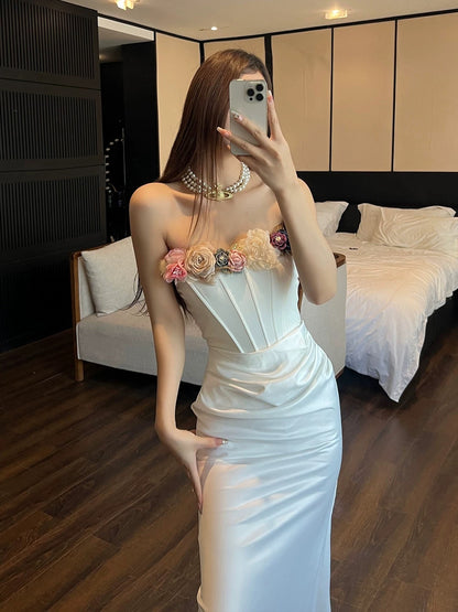 Weißes Meerjungfrau-Satin-Abschlussballkleid mit 3D-Blumenmuster J6164