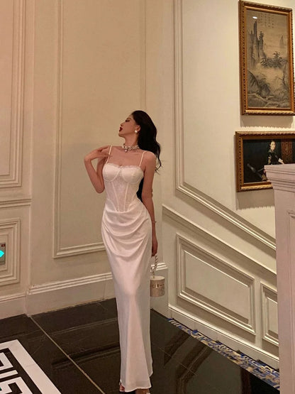 Robe de soirée fourreau blanche à bretelles spaghetti et dentelle J6174