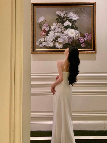 Robe de soirée fourreau blanche à bretelles spaghetti et dentelle J6174