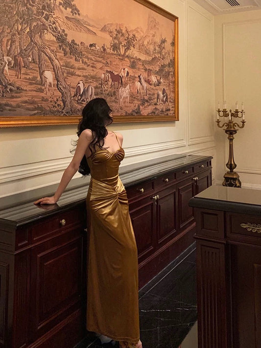 Robe de soirée fourreau à bretelles spaghetti en satin J6175