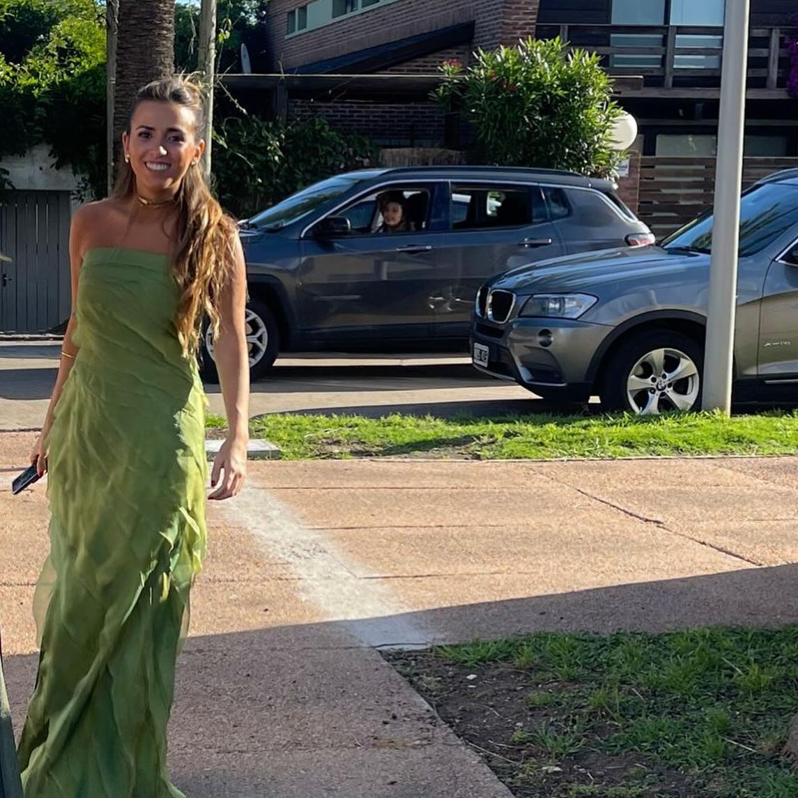 Robe de soirée verte à volants et fente pour invités de mariage J6192