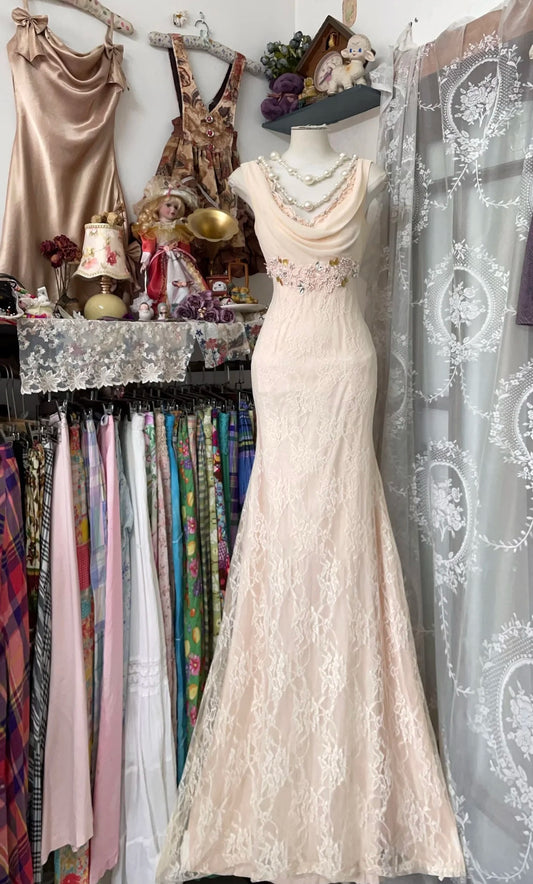 Robe de bal longue sirène en dentelle et perles appliquées J8536