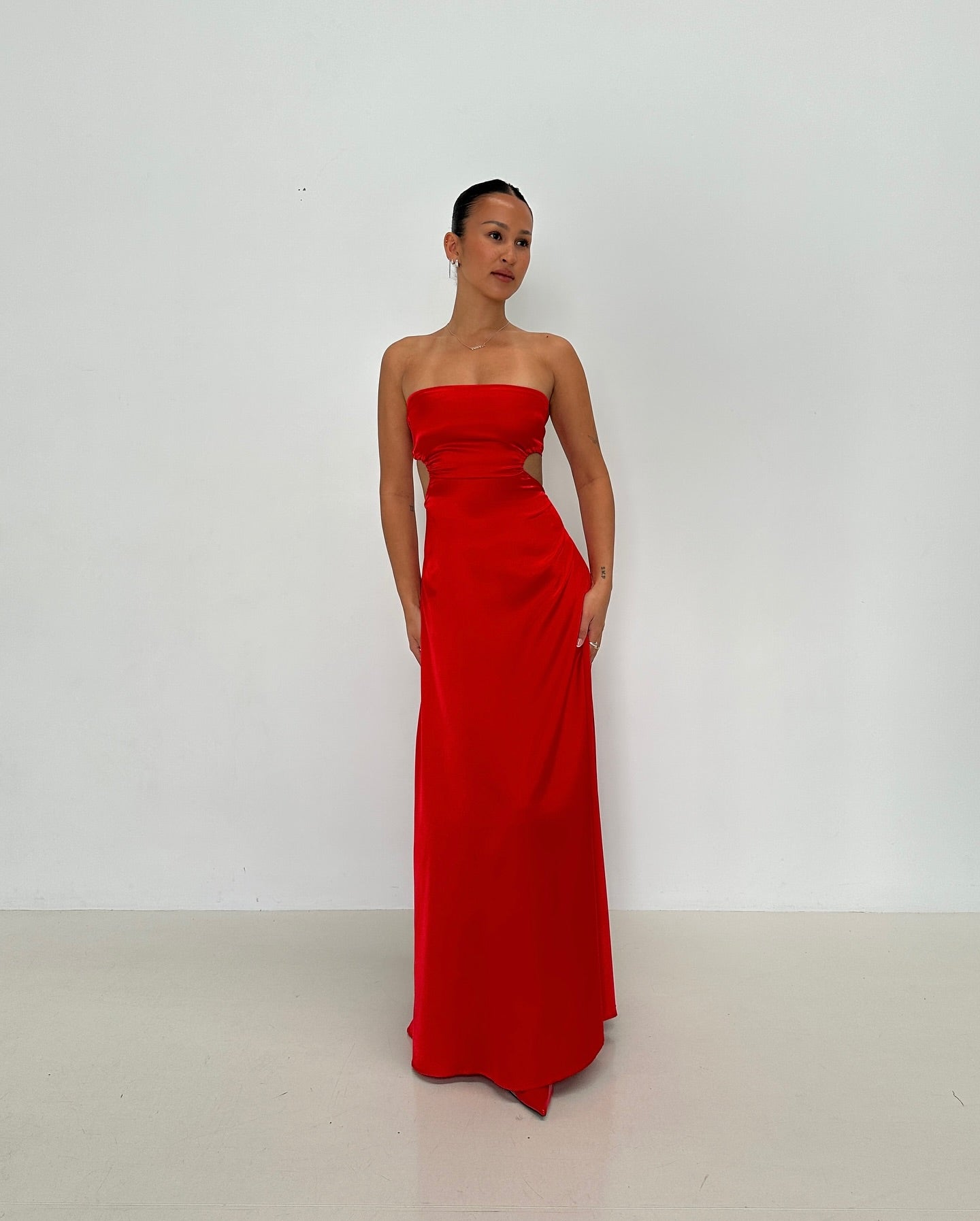 Robe de bal rouge bustier en satin, coupe trapèze, robe de soirée formelle J6212