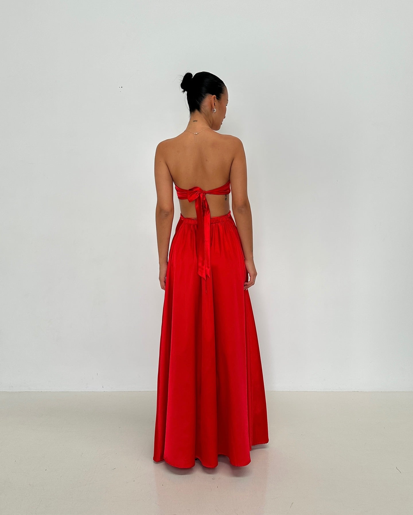 Robe de bal rouge bustier en satin, coupe trapèze, robe de soirée formelle J6212