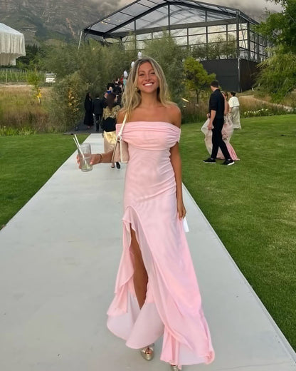 Schulterfreies rosa Schlitz-Ballkleid aus Chiffon mit Rüschen, formelles Partykleid J6230