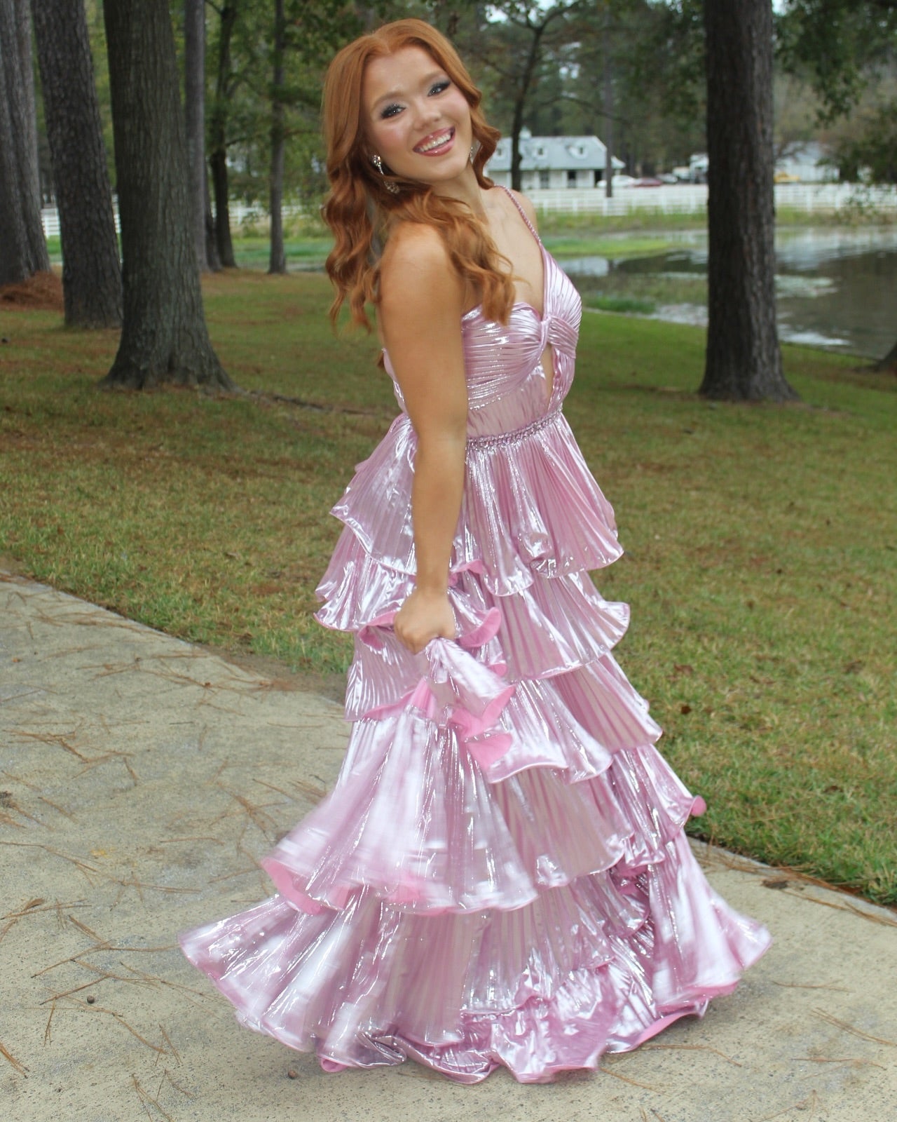 Spaghettiträger A-Linie Plissee Ballkleid Stufen-Abendkleid J6273