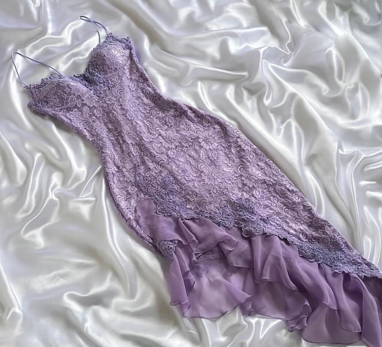 Spaghettiträger Spitze Lila Ballkleid Rüschen Formales Partykleid J6303