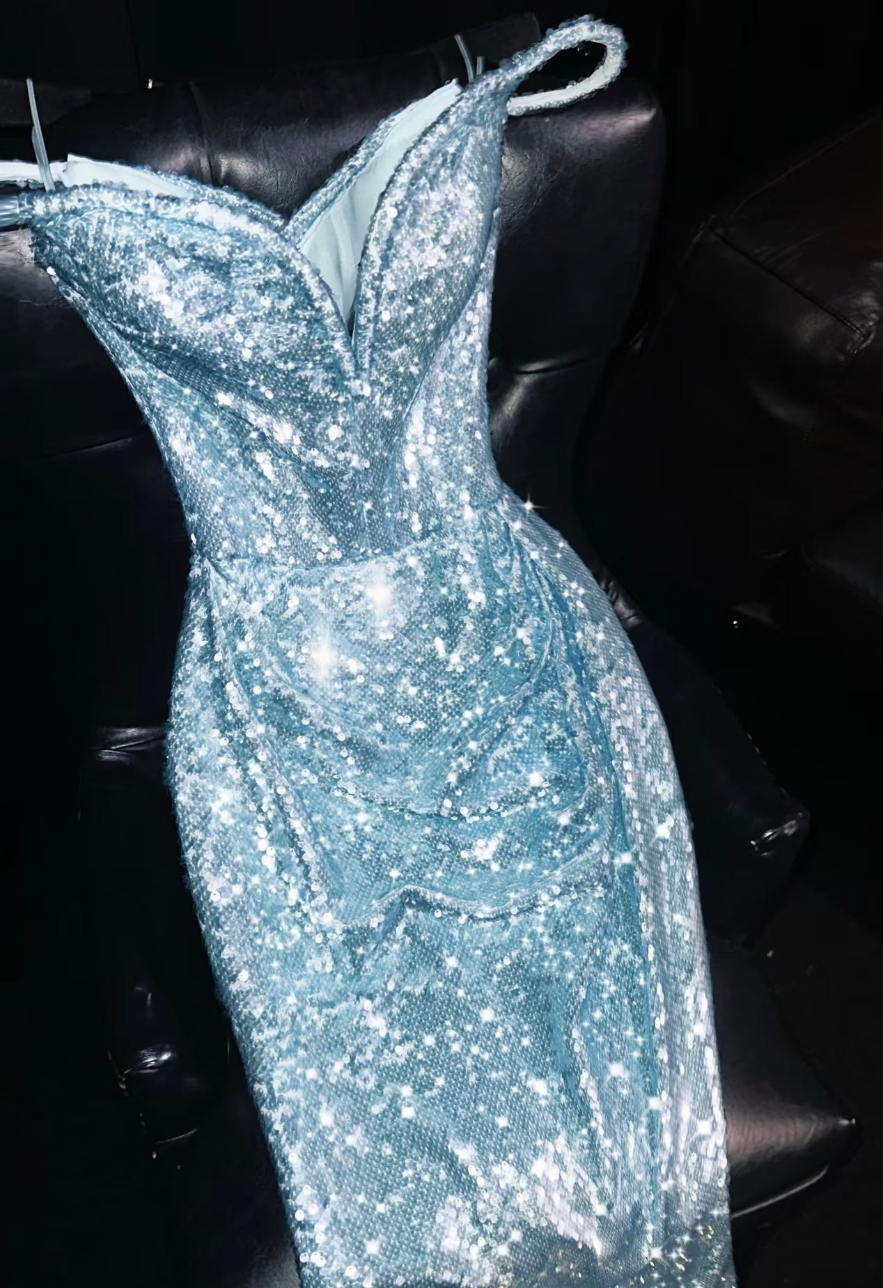 Schulterfreies, blaues Pailletten-Ballkleid mit Etui-Abendkleid J6339
