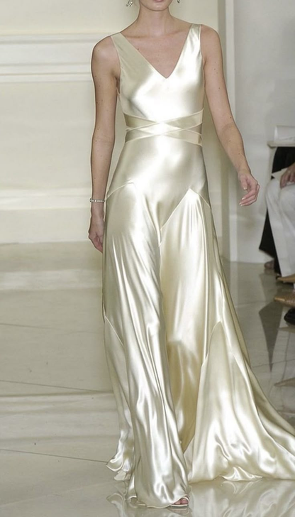 Robe de soirée en satin à col en V et coupe trapèze J6351