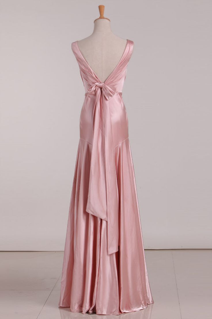 Robe de bal sirène en satin rose à col en V et robe de demoiselle d'honneur J6367