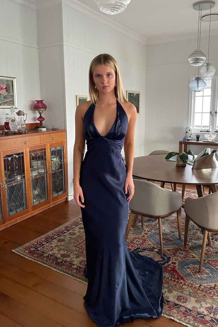Robe de soirée bleu marine à col en V J6508
