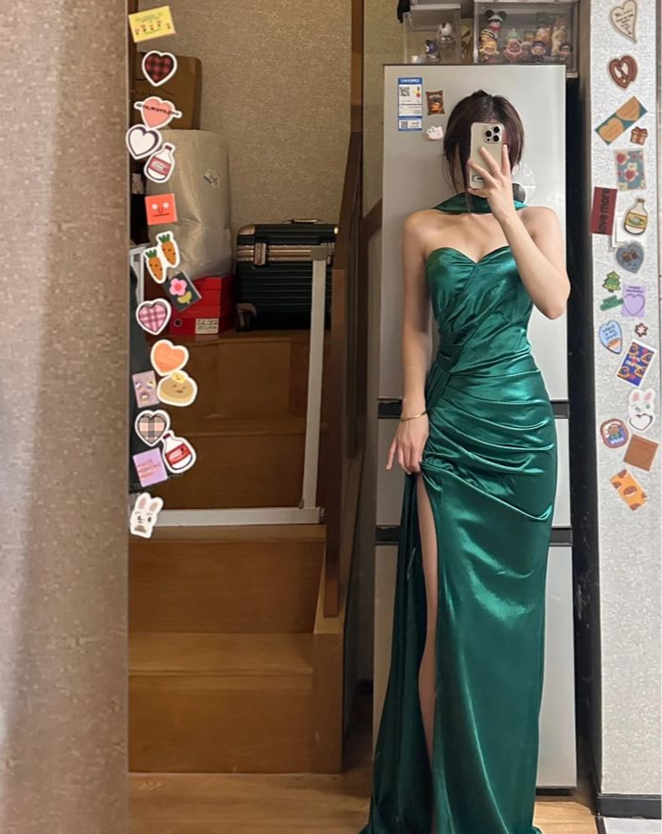 Grünes Ballkleid mit Herzausschnitt und Satin-Schlitz J6399