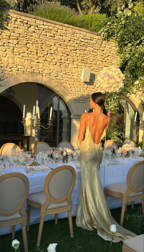 Robe de bal en satin à bretelles spaghetti et col en V, robe de soirée simple avec appliques J6410